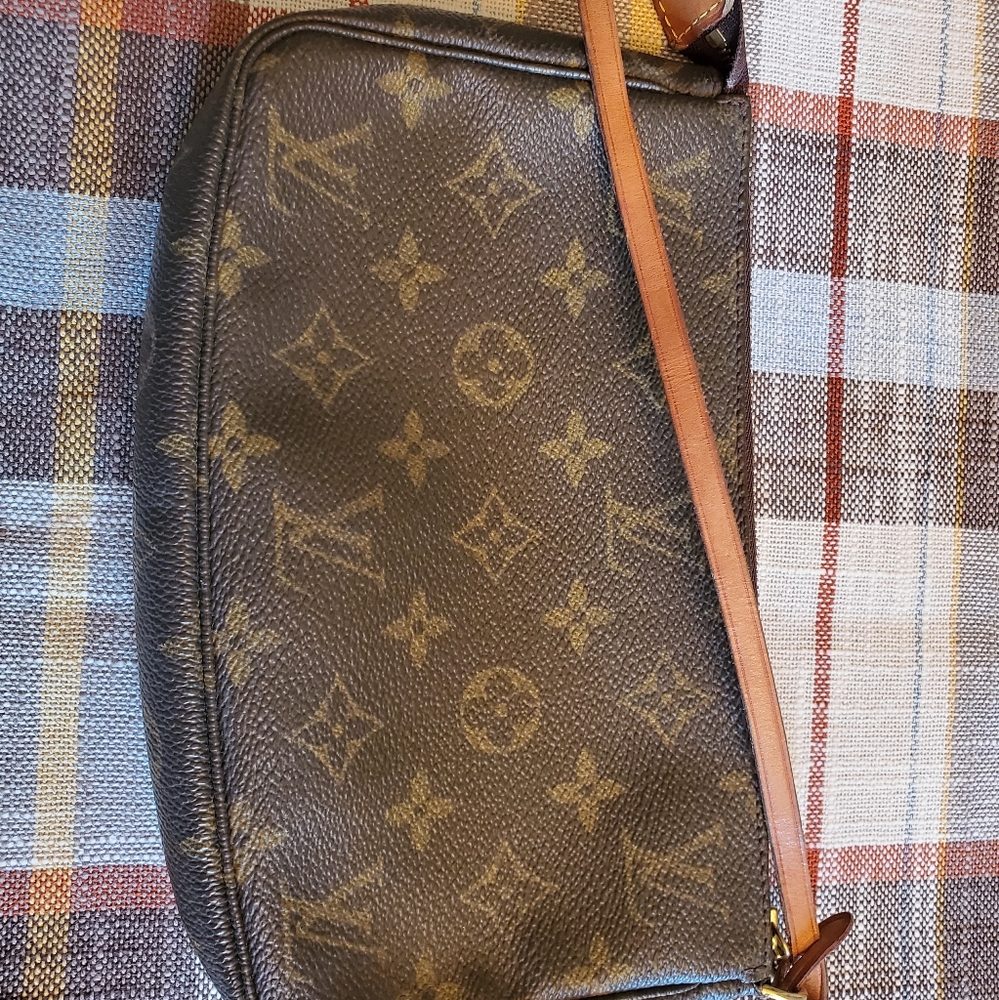 Lv authentic pouchette